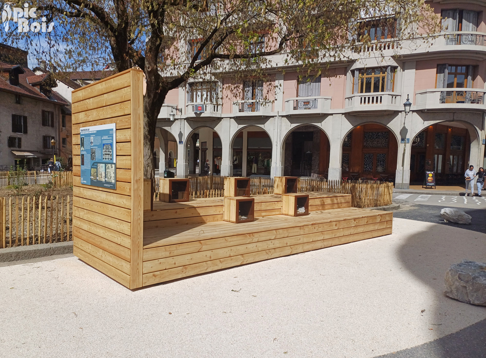 Signalétique touristique - Banc - Estrade avec boîtes à livres - Fabrication PIC BOIS
