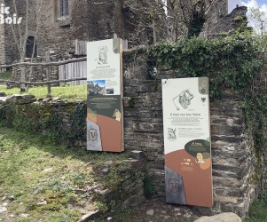 Signalétique touristique - Totem - Château de Valon - Fabrication PIC BOIS